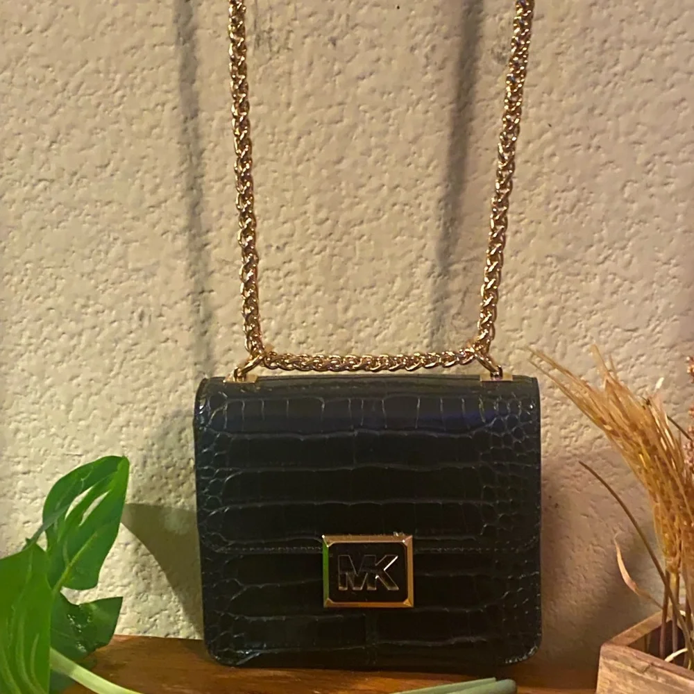 Sold MICHAEL KORS SONIA SMALL SHOULDER CROSSBODY BAG BLACK LEATHER GOLD NEW - Picture 8 of 16